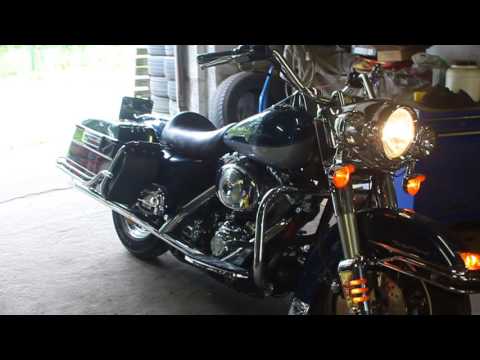 HARLEY DAVIDSON ROAD KING 88 CUBIC INCHES  LOUD PIPES