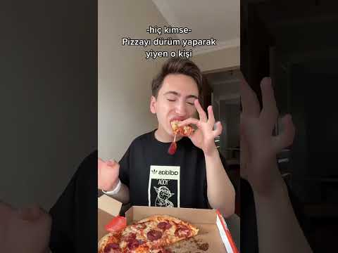 Sınıfta pizza yemek