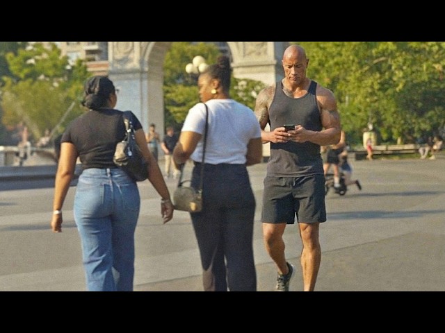 Celebrities Going Completely Unrecognized in Public! SDDEFAULT Thumbnail