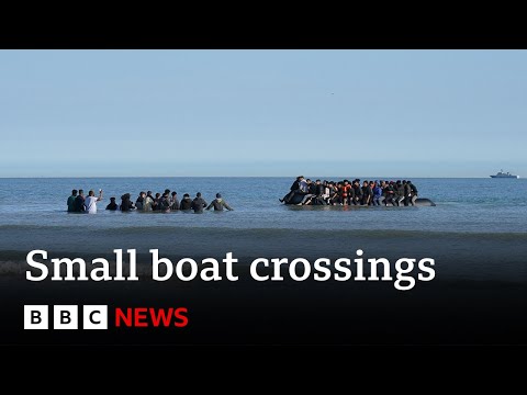 走私團伙改變策略，使用 "計程車船 "橫渡英吉利海峽 | 英國廣播公司新聞 (Smuggling gangs switch tactics to use 'taxi boats' for journeys across the Channel | BBC News)