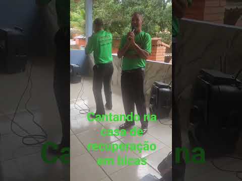cantando na casa de recuperação em São Joaquim de bicas mg