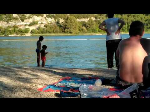 Smiješno skakanje u vodu (funny jumping into the water=