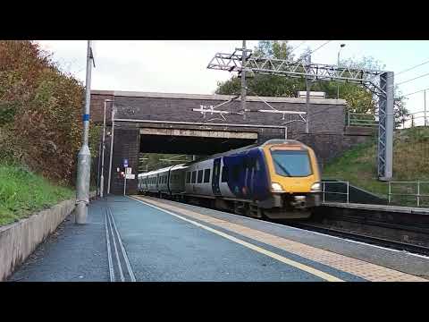 Liverpool Train Passing Bryn Station - 24 Oct 2022 - by Daddy Bus