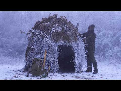 Building Secret Winter Hideout to Survive Extreme Cold Alone in the Forest Bushcraft Survival Skills