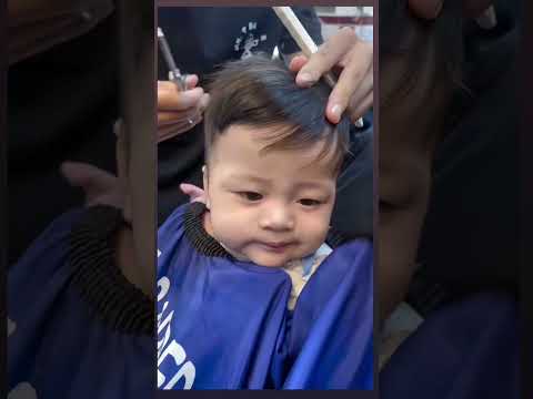 Em bé cắt tóc 🥰 #vevetravel #veve #zinotv #viral