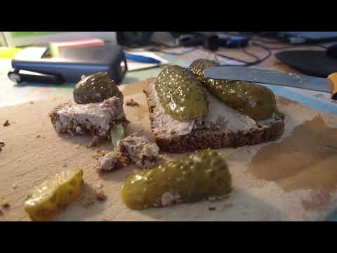 MongoTV_8574 - Min Aftensmad - RUGBRØD Med LEVERPOSTEJ og Syltet DRUE AGURK