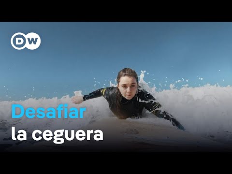 Carmen López, campeona mundial de surf adaptado