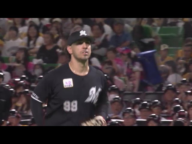 【4回裏】軽快に捌いた!! マリーンズ・ソト 強烈な打球をスライディングキャッチ!!  2024年10月4日 福岡ソフトバンクホークス 対 千葉ロッテマリーンズ