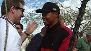 Fans come to Tiger Woods' rescue at 1999 Phoenix Open
