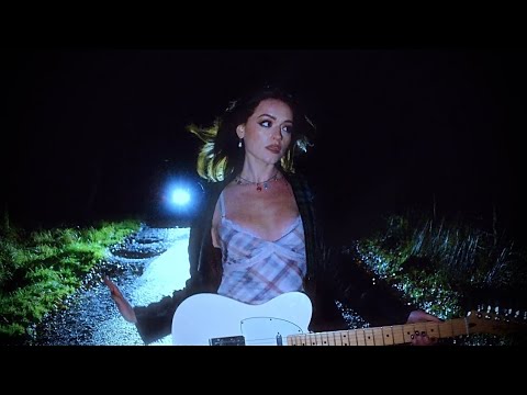 ili - Mean To Me (Official Music Video)