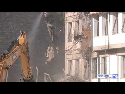 2020-10-19 PRATO - ADDIO VECCHIO OSPEDALE, IN CORSO LA DEMOLIZIONE