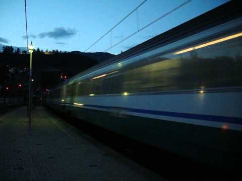 treno IC 599 Milano Centrale-Terni in transito a Vernio-Montepiano-Cantagallo al tramonto....