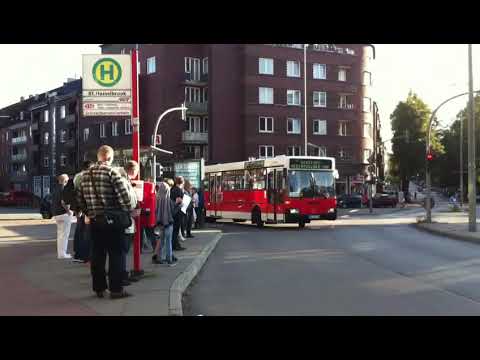 Einfahrt eines Mercedes Benz O405 an der Haltestelle hasselbrok
