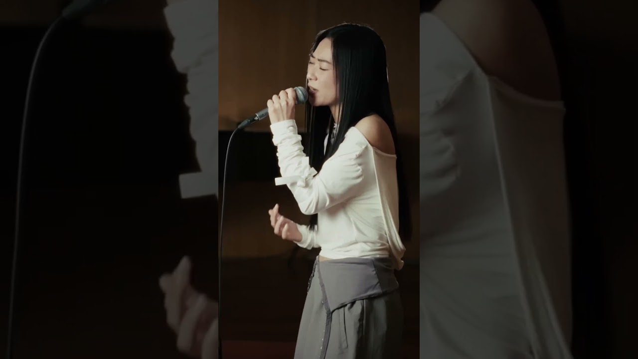 小さい頃ノリノリで踊り歌ってたCrazy in Love。　明日、21時。YouTubeで公開✨