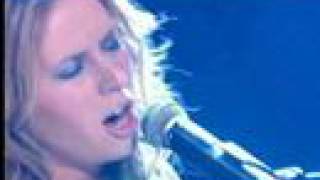 Lucie Silvas - The Longer We&#39;re Apart @ Parkinson