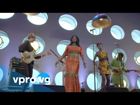 Oumou Sangaré - Minata Waraba (live @TivoliVredenburg Utrecht)