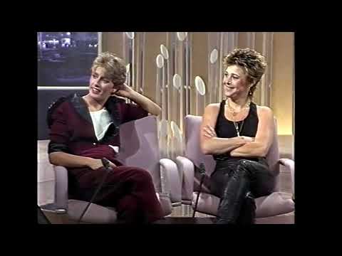 Suzi Quatro and Debbie Byrne - 10-min interview (1985)