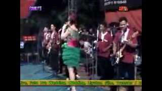 Download lagu Elyn Munchen - Tangan Tangan Hitam mp3