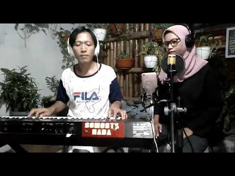 Aku bukan pintu by taty tuharea