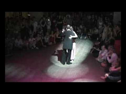  Cecilia Berra  and  Horacio Godoy  are  dancing  to  a  milonga