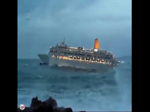 NAVE DA CROCIERA IN BALIA DEL MARE FORZ8