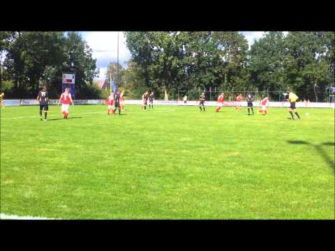 Leerdam Sport'55 1 - Heukelum 1, Elroy Wolf kopt via een speler naast