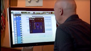Video thumbnail for 5- min drum tutorial with Joe Chiccarelli's Signature Plugin - The Kick Drum by Leapwing