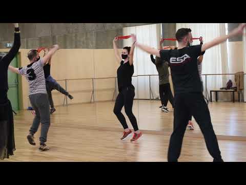 Ansambli Popullor i Këngëve dhe Valleve - "Trëndafilin kur ta dhash"