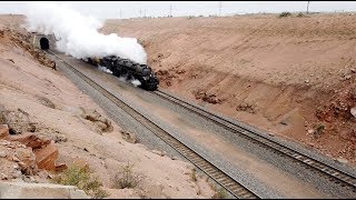 preview picture of video '[4K] U.P. "Big Boy" #4014 & #844 Doubleheader at Hermosa Tunnel'