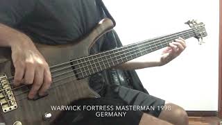Video thumbnail for Warwick Fortress Masterman vs Music Man Stingray by Leo Xavier