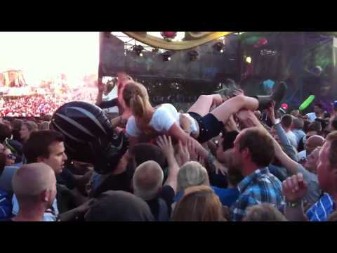Crowdsurfing @ Tomorrowland
