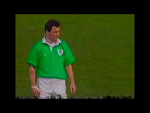 Eric Elwood chokes vs Wales 1994