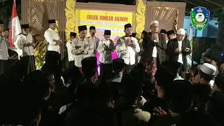 preview picture of video 'Sholawatan di sela-sela acara Suluk Sholih Akrom HSM'