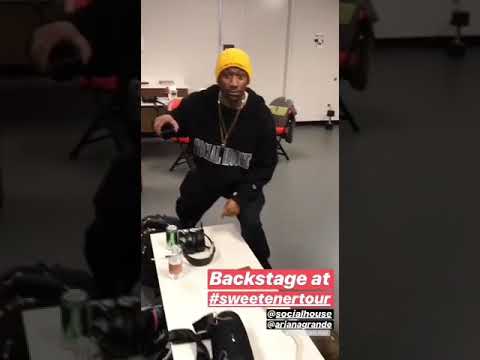 Ariana Grande dancing with social house boys