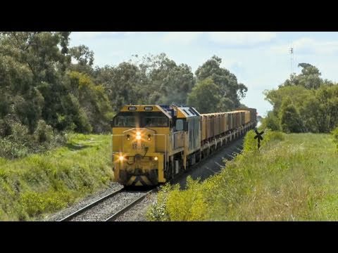 Broad gauge steel train - XR551 & BL29 near Tyabb - Australian Railroads and Trains
