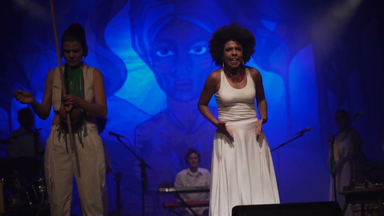 Chrika de Oliveira - Gritaram-me Negra