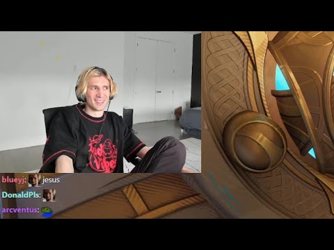 xQc hold his laugh after his teammate says this...