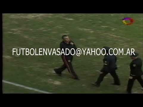 Gimnasia LP vs Chacarita 2000. El Profe Córdoba muerde a un policía. Fernando Burlando lo defiende.