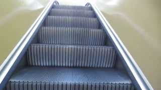 preview picture of video 'Vintage Montgomery Escalators @ Vallco Shopping Mall in Cupertino CA'