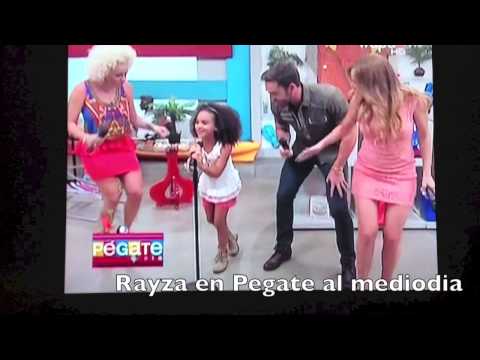 Rayza Lopez  cantando  en Pegate al mediodia