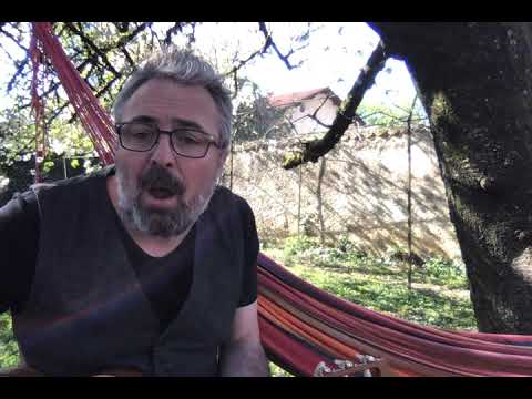 Un beau jour avec des chiens qui aboient et des oiseaux qui chantent, une chanson de Alexis HK