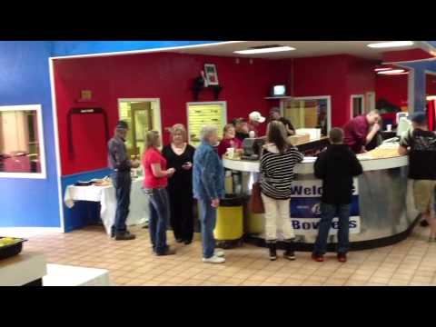 download lagu mp3 mp4 Bowling Ennis, download lagu Bowling Ennis gratis, unduh video klip Bowling Ennis