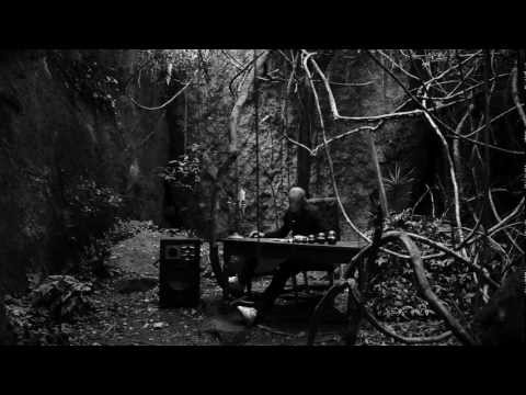 Video thumbnail for Loin des yeux