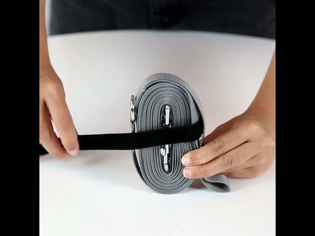 Vídeo relacionado con Roses&Poetry Correa para perros manos libres con bolsa con cremallera, correa elástica de cintura de 1,8 a 2,7 m para perros medianos y grandes que caminan, correa para correr con asas acolchadas dobl