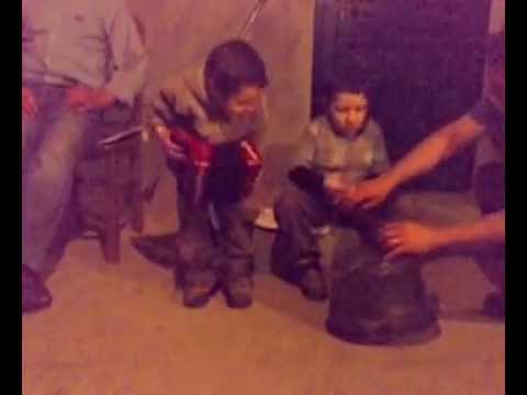 3 years old kid plays better than C.Ronaldo/musica popular portuguesa