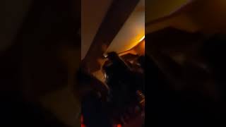 Video - Paranghelie într-un bar din Racovița - Zeci de tineri petrec ”pe manele” 1 video