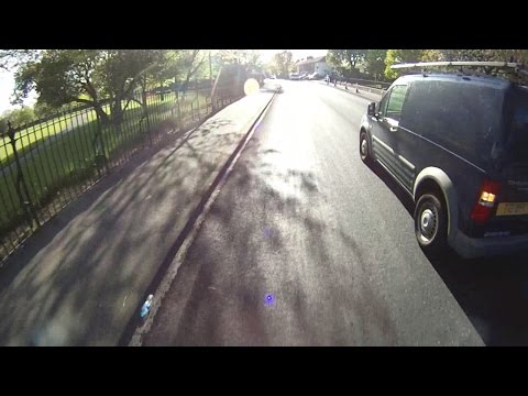 T10BYY - Left Hook, Overtakes Indicating Left