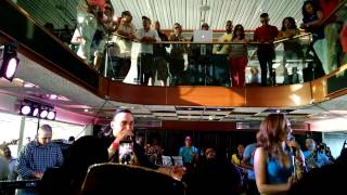 JMartin en el infinity cantando Yo Soy El Loco Aquel