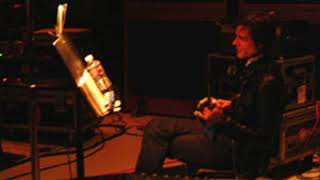 Weezer - Listen Up (12/18/2001)