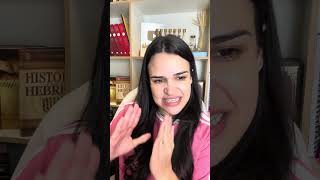 Tem portas que Deus não abriu porque você ainda estava carregando quem não podia entrar.